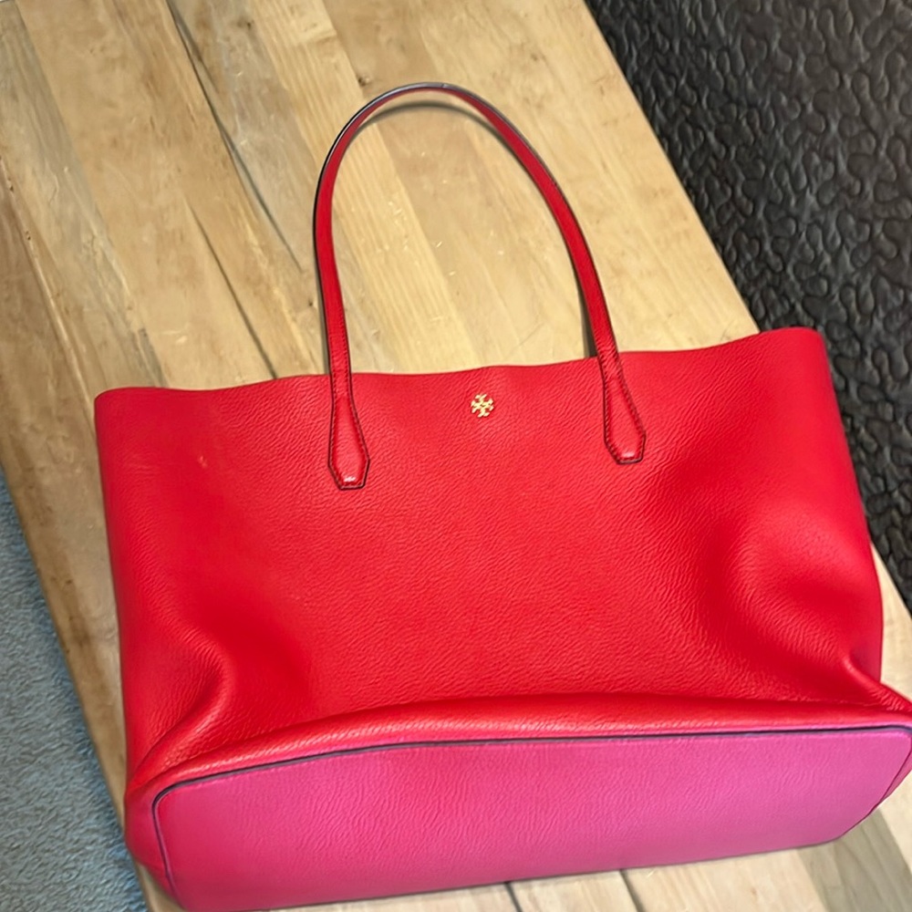 Tahari bag gentle used.
